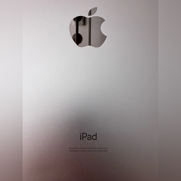 Apple 10.9-Inch iPad Air (4th Generation) - 256GB - Rose Gold - Picture 4 of 8